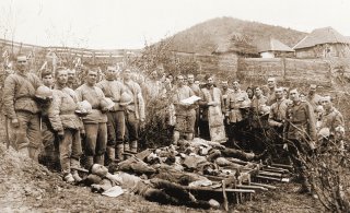 Slujba-religioasa-pentru-soldatii-morti-din-Regimentul-11-Siret1917.jpg