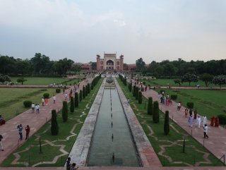 Taj gardens.jpg
