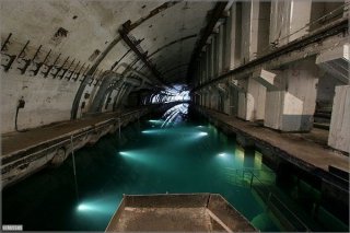 abandoned-russian-submarine-base_2.jpg